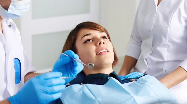 Deep cleaning between teeth and gums